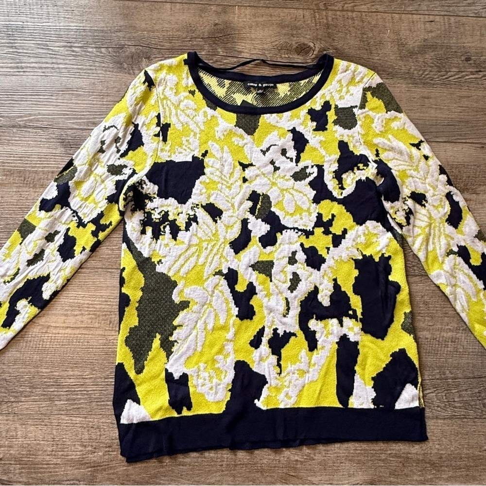 Cable & Gauge Yellow and Navy Blue Knit Top
